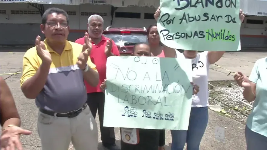 Buhoneros protestan en Juan Díaz