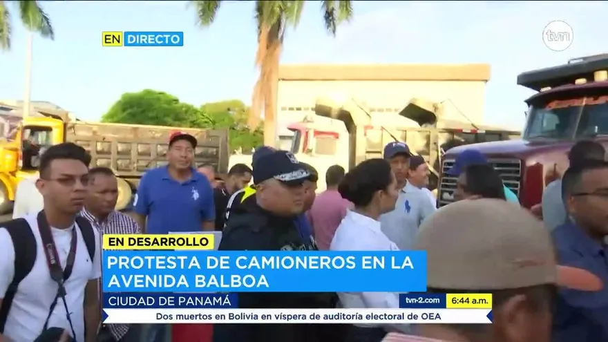 Los camioneros protestan contra la Autoridad de Aseo