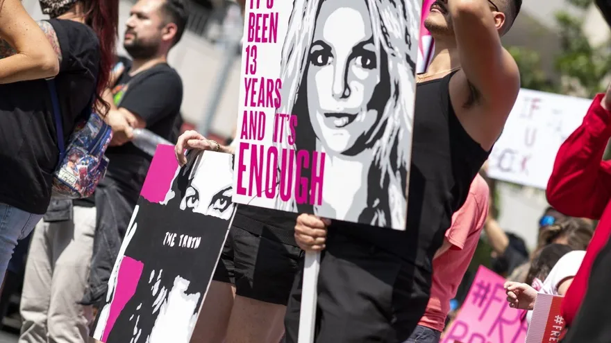 Tribunal decide si pone fin a la tutela del padre de Britney Spears