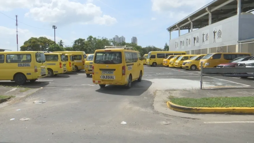ATTT inicia inspección nacional de buses colegiales para el año lectivo 2026