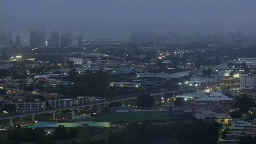 Amanecer lluvioso en Panamá