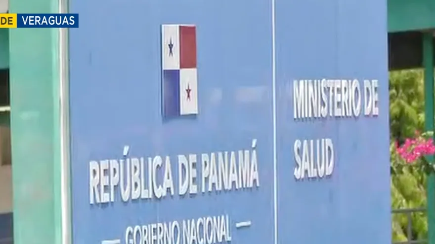 Investigan carnés de manipulador de alimentos