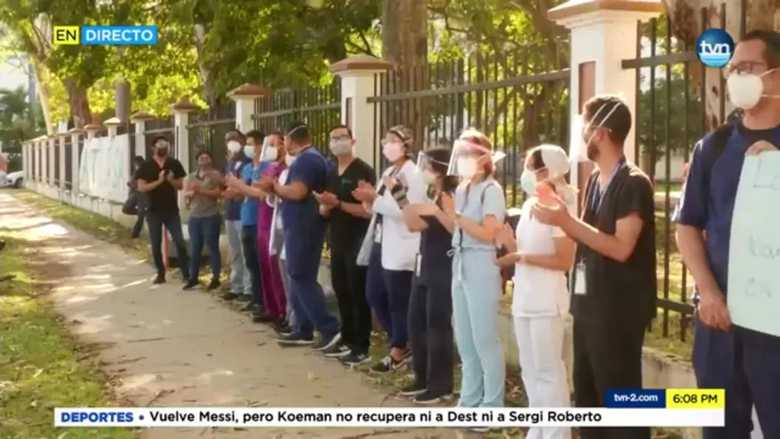 Médicos residentes e internos protestan en Avenida Balboa