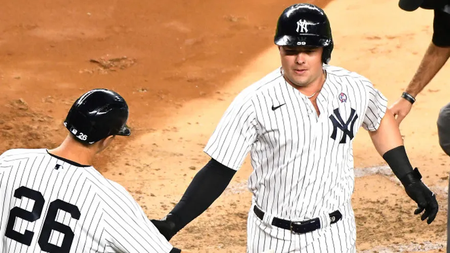 Voit pega par de jonrones y los Yankees "barren"