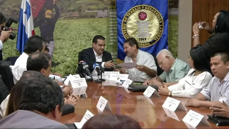 Satisfacción ante negociación del salario mínimo