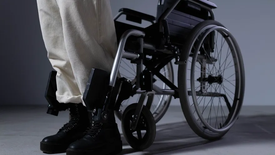 Persona en silla de ruedas