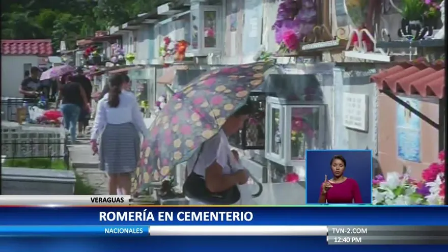 Realizan actos en honor a los difuntos en Santiago