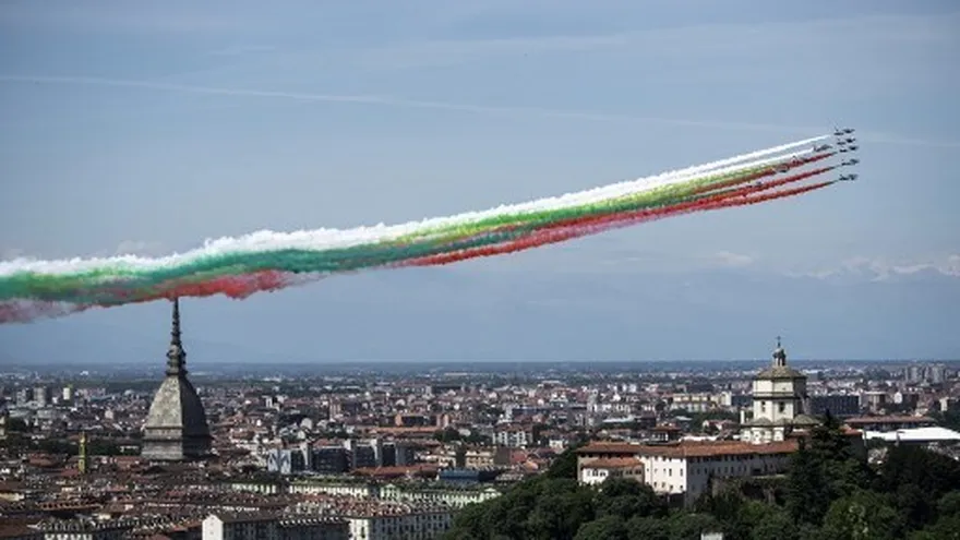 Aviones sobrevuelan los cielos de Italia