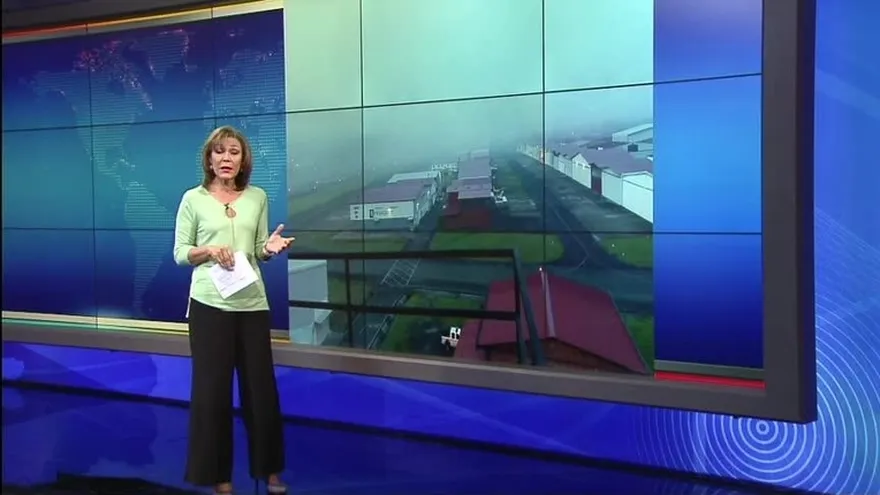 La capital amanece con espesa niebla