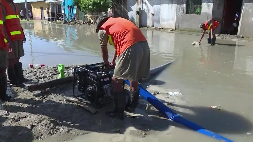 Comunidad de El indio en Perú vive bajo el agua