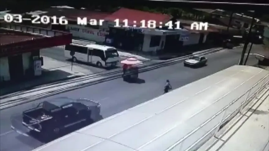 Víctima de atropello milagrosamente se levanta después del hecho