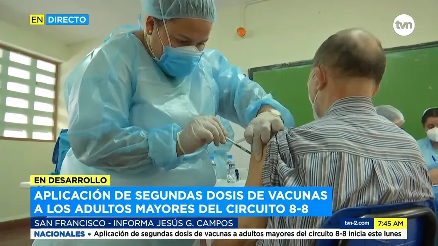 Cientos de adultos mayores reciben segunda dosis en el circuito 8-8