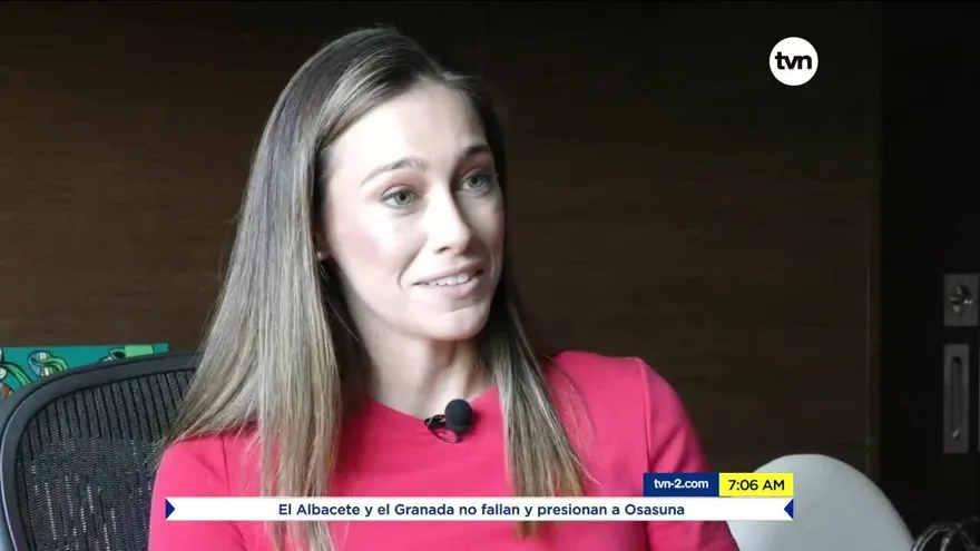 Junto al candidato: Victoria Heurtematte, la esposa de Rómulo Roux