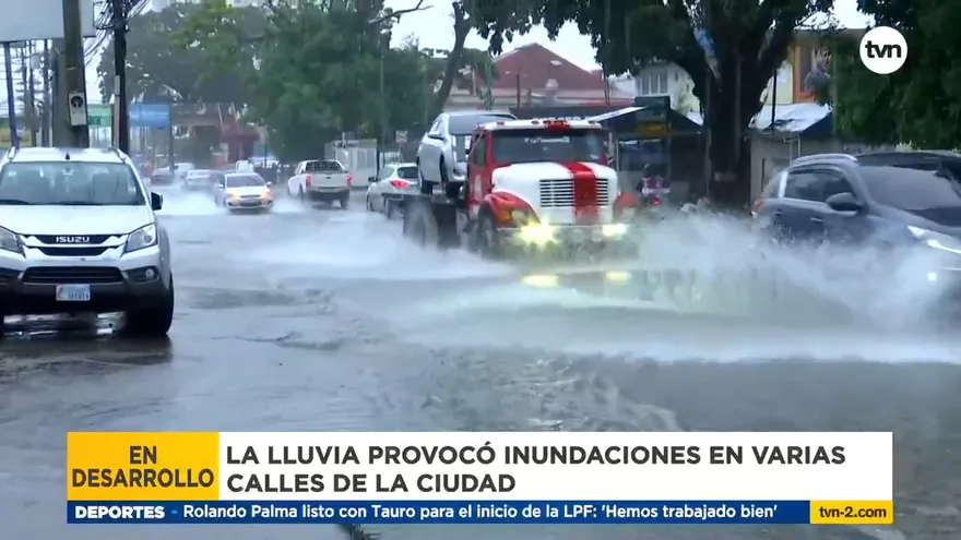 Calles inundadas en la capital por las lluvias