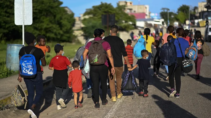 Según la Policía, el grupo también ingresó al país sin realizar los controles sanitarios por la pandemia de covid-19, uno de los requisitos que exigen las autoridades guatemaltecas para permitir el paso en las fronteras.
