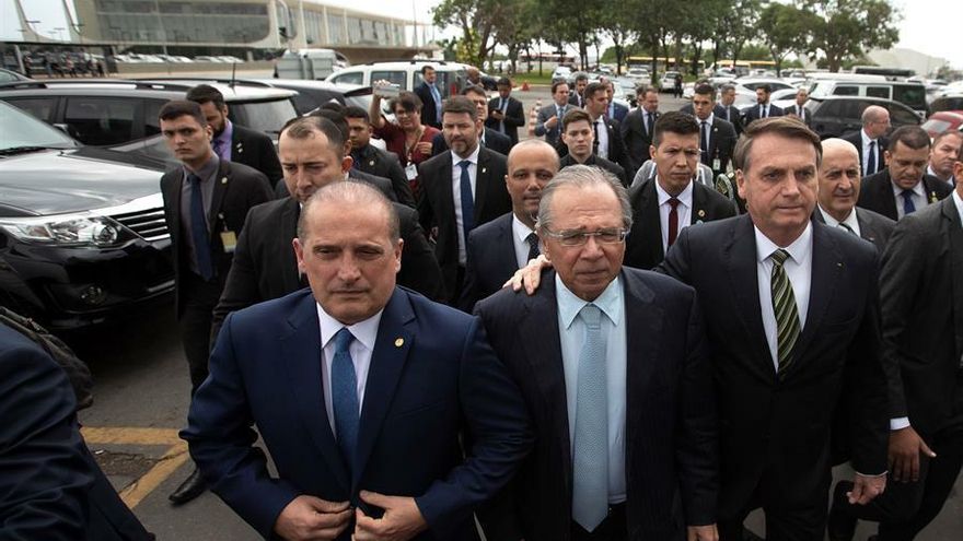 Bolsonaro entrega nuevo paquete de reformas para acelerar economía en Brasil