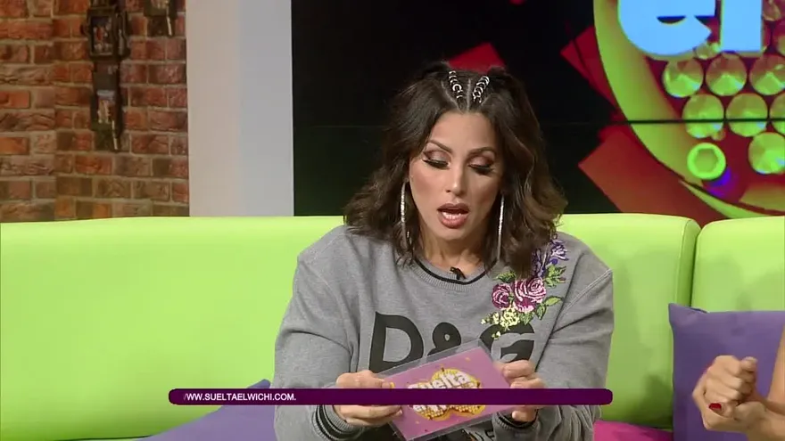 La mamá de Assilem  tira al agua a Assilem