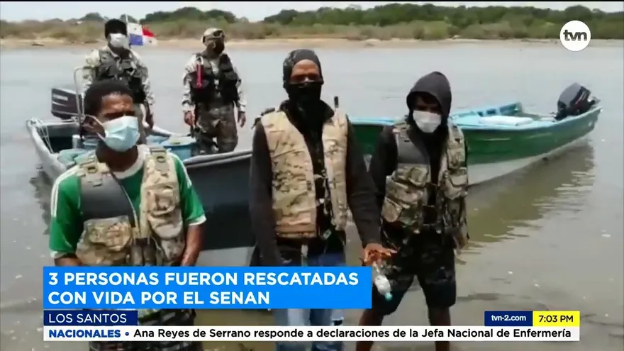 Rescatan a tres náufragos