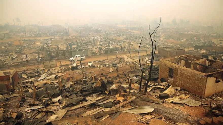 Vista general de la población hoy, jueves 26 de enero de 2017, después que un incendio forestal arrasara con la localidad de Santa Olga región del Maule, a unos 260 km al sur de Santiago de Chile.