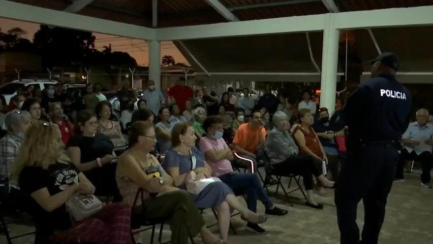 Policía Nacional realiza conversatorio con residentes en Chanis