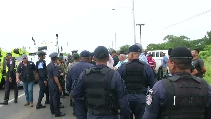 Remueven camiones de productores de arroz en Pacora