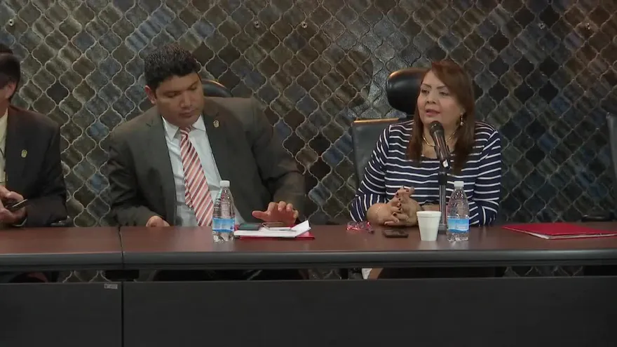 Asamblea prohija anteproyecto de Ley que prohibiría llevar acompañantes en el parrillero de las motos