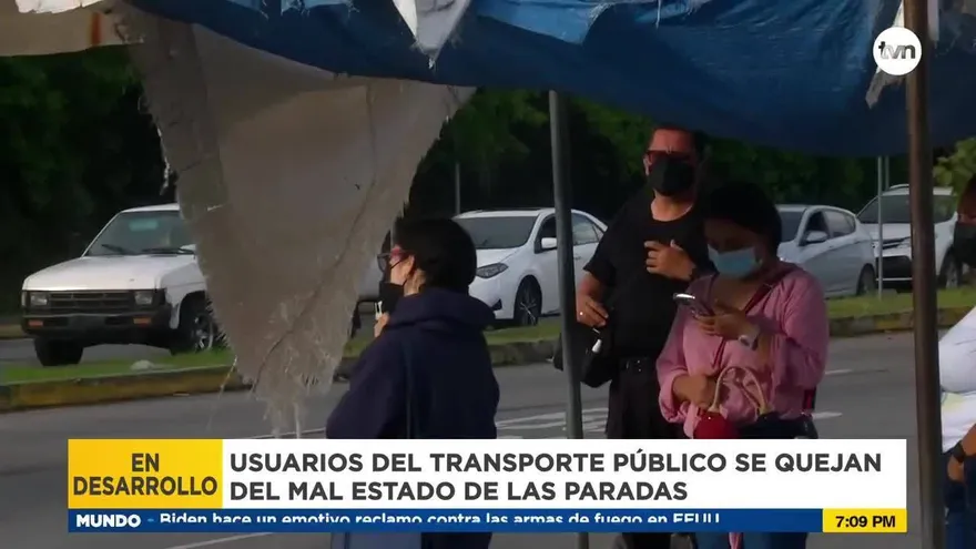 Usuarios del transporte público se quejan por mal estado de las paradas