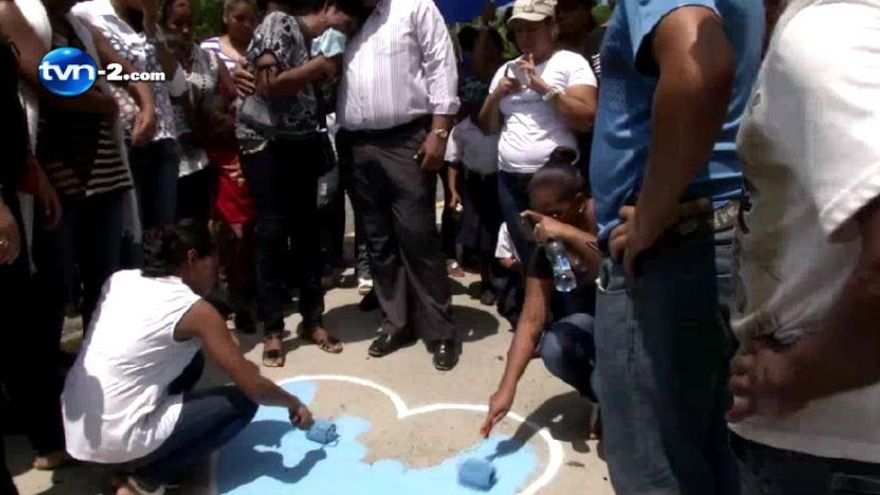 Pintan corazón azul en honor a víctima por atropello
