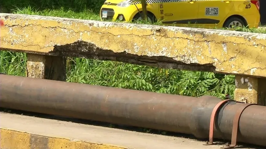 Falta mantenimiento en los puentes peatonales