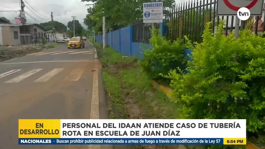 Idaan atiende caso de daño en tubería en escuela de Juan Díaz