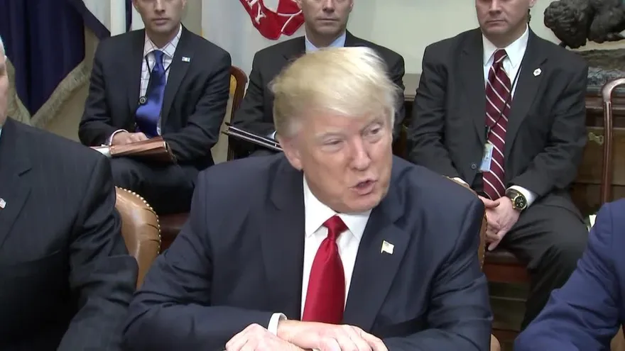 Trump defiende ante la justicia decreto antiinmigración