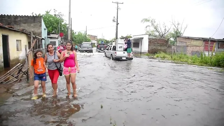 Declaran “emergencia integral” en Asunción por inundaciones