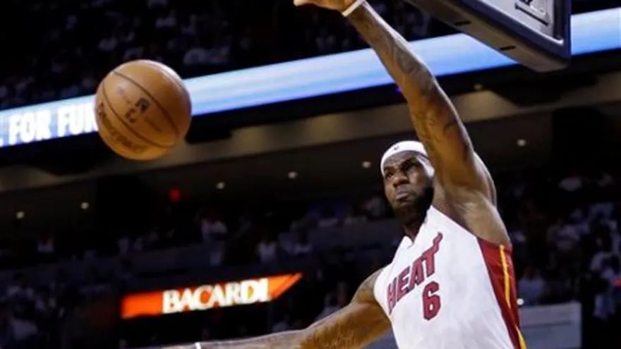 Heat aplastan a Bulls para empatar la serie