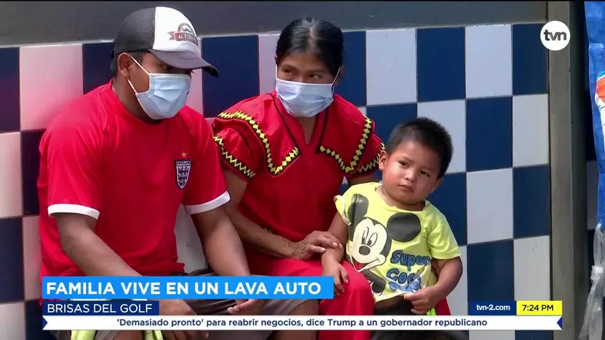 Familia panameña fue sacada de su casa de alquiler y vive en un lava auto