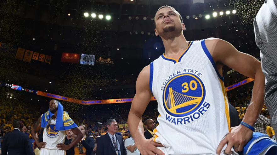 Los Warriors ganan y fuerzan el sexto partido