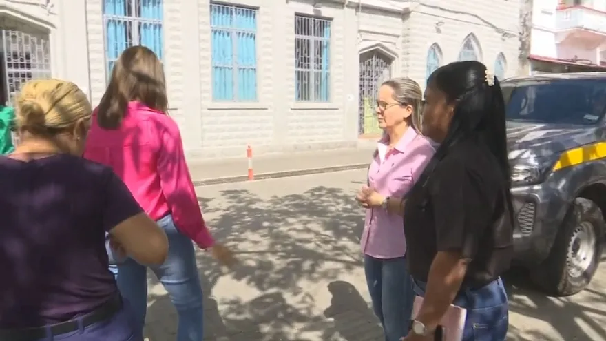 Comisión de la Mujer inspecciona albergues: detecta falta de psicólogos y trabajadores sociales