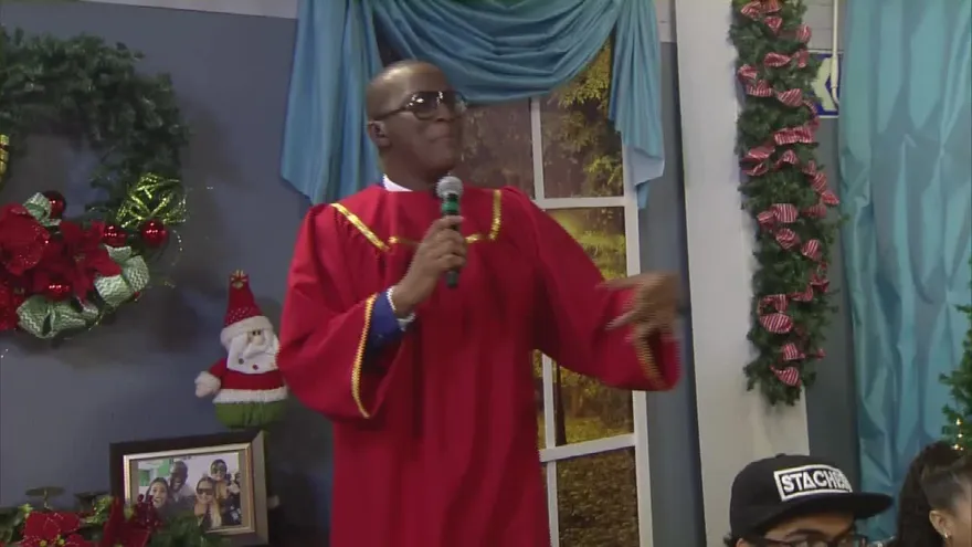 Invitados se dan cita a la cena de Navidad