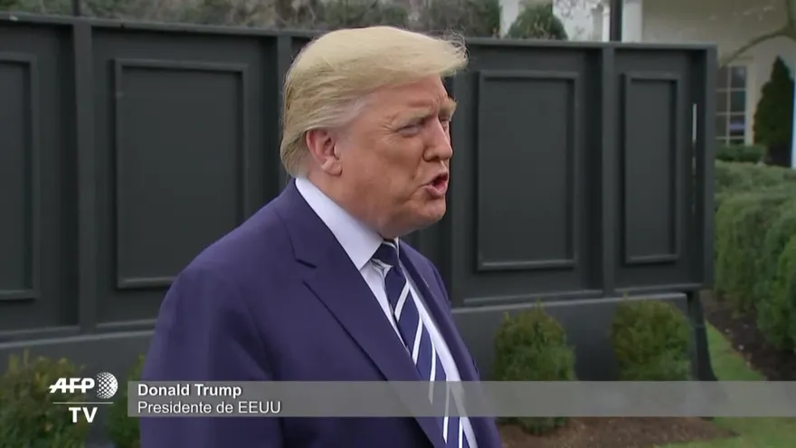 Trump analizará momento correcto para cerrar fronteras por coronavirus.