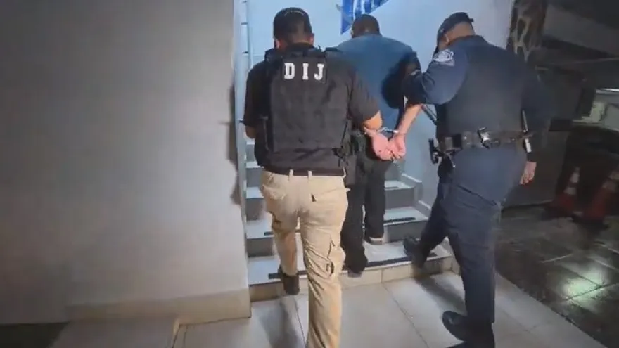 Detienen a un hombre señalado de violación contra sus dos hijas.