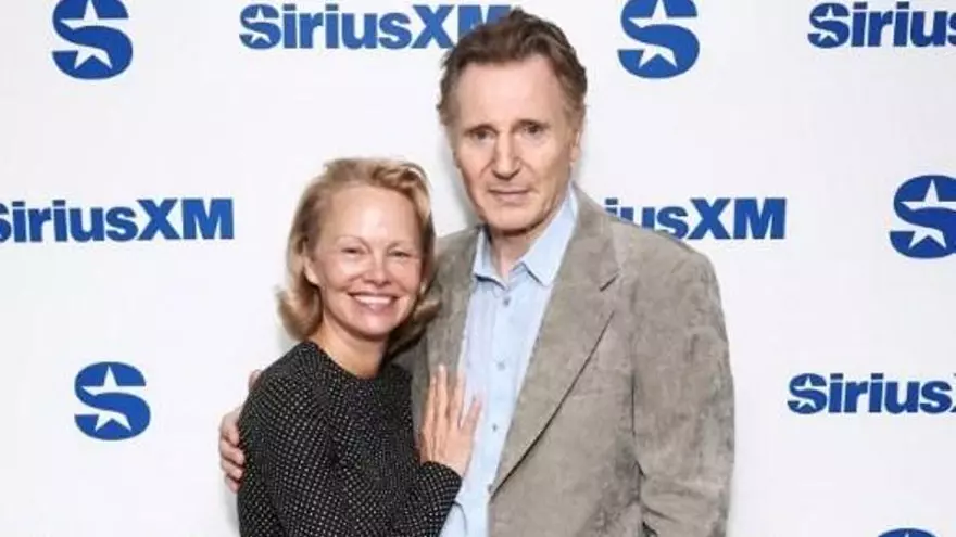 Pamela Anderson y Liam Neeson