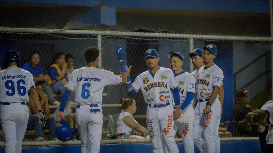 Jugadores del equipo juvenil de Herrera