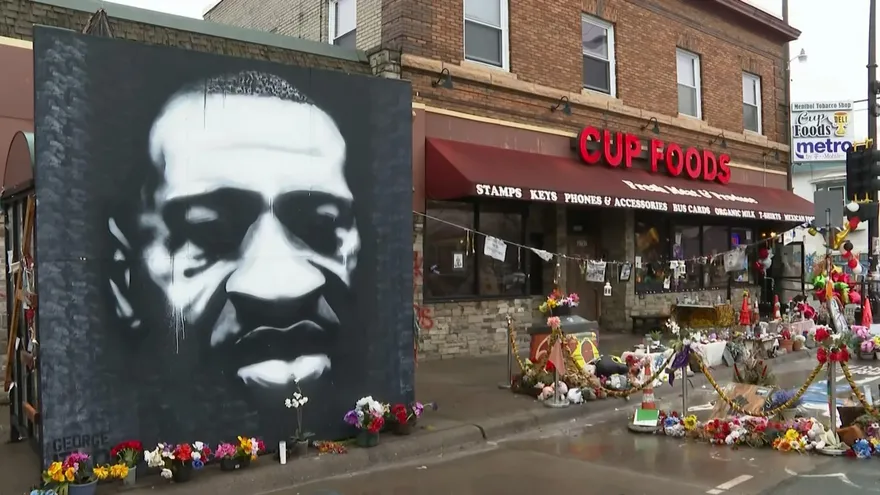 Juez de EEUU agrega cargo de asesinato en tercer grado por la muerte de Floyd