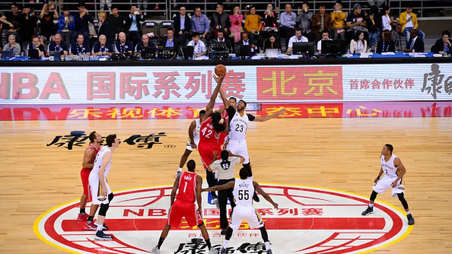 China, con una base de unos 300 millones de aficionados, es el más importante mercado para la NBA tras Estados Unidos.