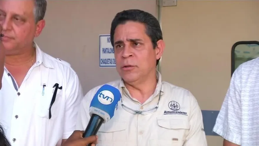 Funcionarios de Salud inspeccionan hospital