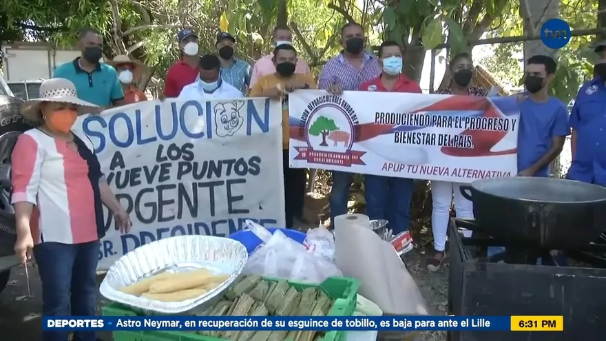 Ministro Valderrama se reúne con productores