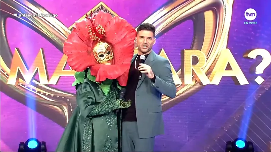 Papo en su primera participación canta Mírala, míralo de Alejandra Guzman