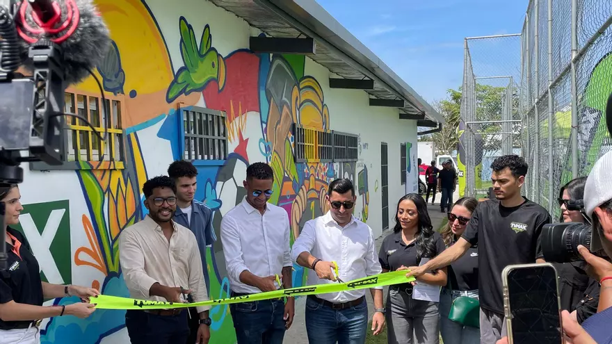 TVMAX y la Junta Comunal de Juan Díaz inauguran mural deportivo en homenaje al talento nacional