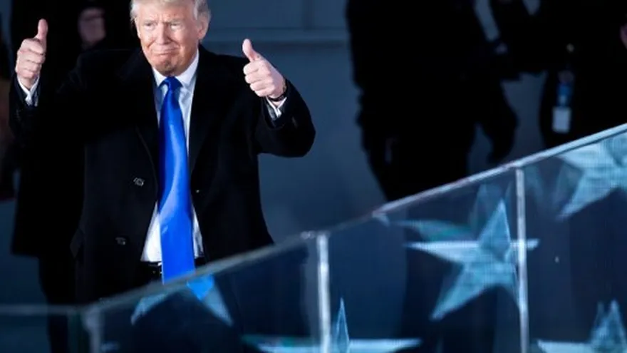 En la víspera de su investidura, Trump promete unificar a EEUU