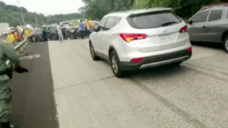 Dos heridos en choque en vía Centenario