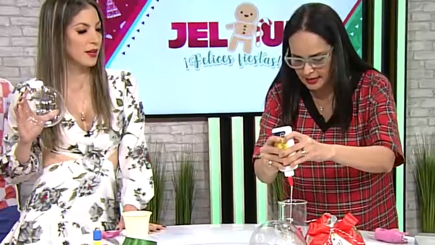 Personificación de bolas navideñas